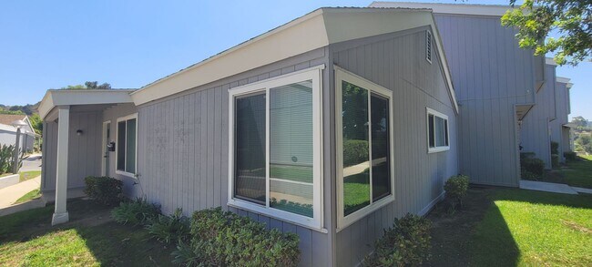 Foto del edificio - 1017 Quiet Creek Ln