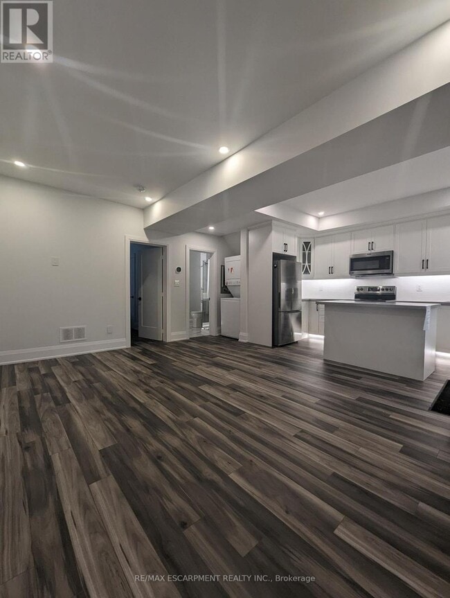 Photo du bâtiment - 333-333 Emerald St N