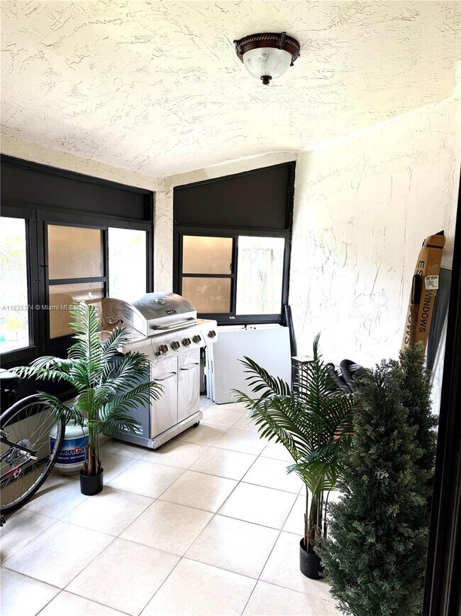 Foto del edificio - 9665 Golf State Park Way