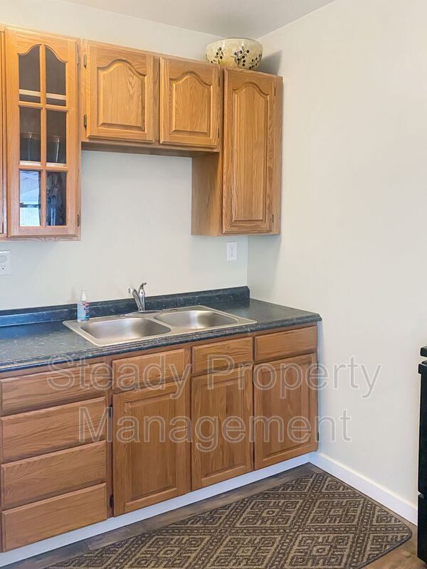 Building Photo - 1009 Iris St