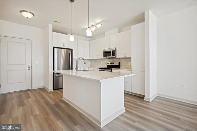 Building Photo - 10755 Fairgrounds Dr