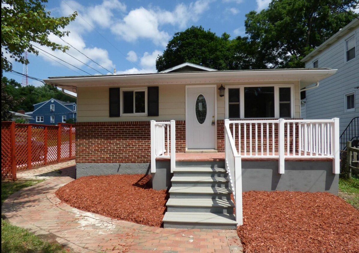 1012 Woodsdale Rd, Catonsville, MD 21228 House Rental in Catonsville