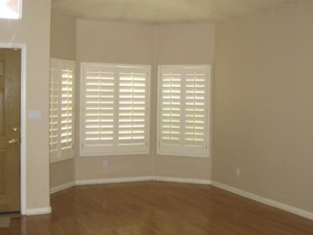 Foto del edificio - 3 BEDROOM, 2 BATH WITH 2 LIVING AREAS AND A BONUS ROOM.