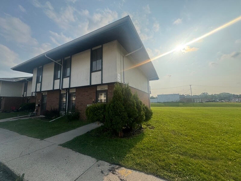 Foto principal - 3912 S Sunset Dr