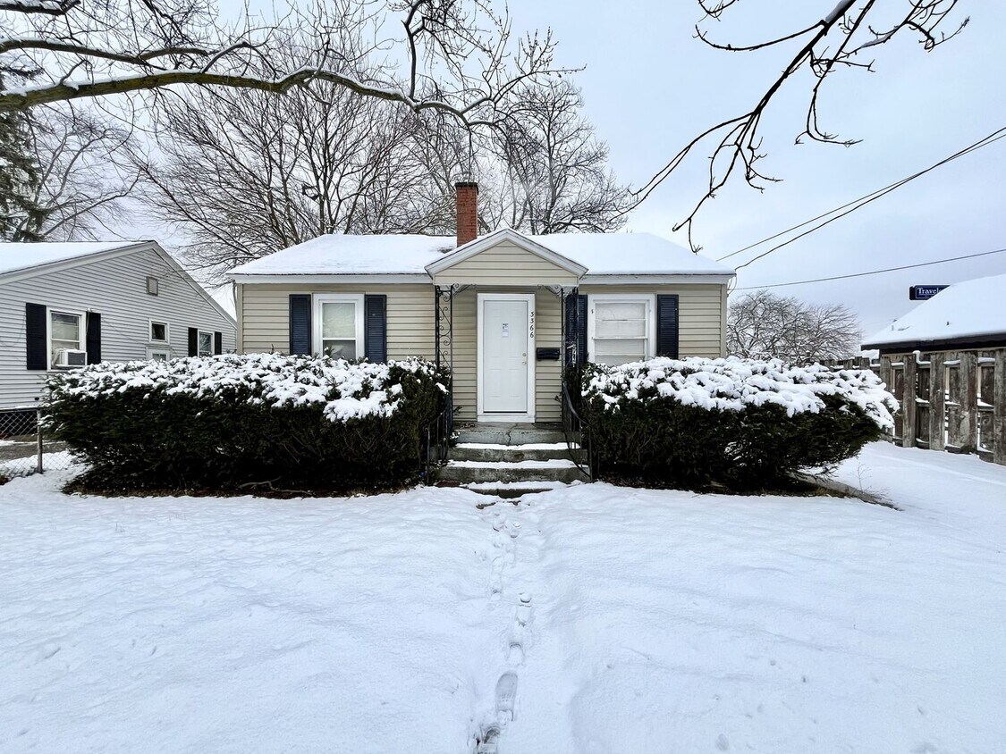 Two Bedroom Home in Muskegon Heights House Rental in Muskegon Heights, MI