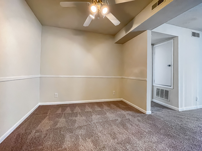 Living Area | Peachtree Place Apartments For Rent in Columbia SC - Peachtree Place