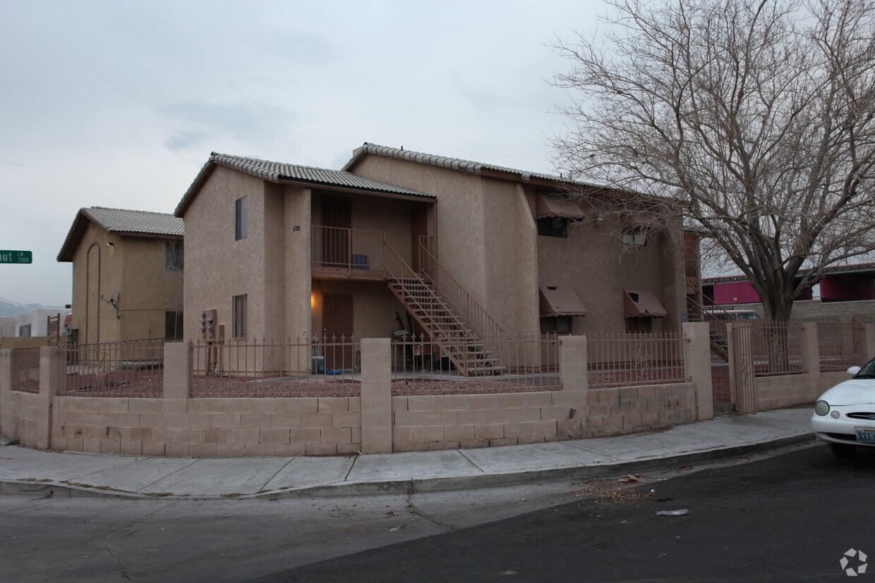 Primary Photo - 5200 Redberry St