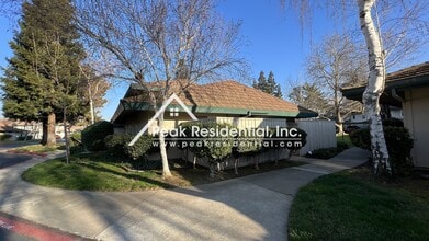 Building Photo - 504 Roundtree Ct
