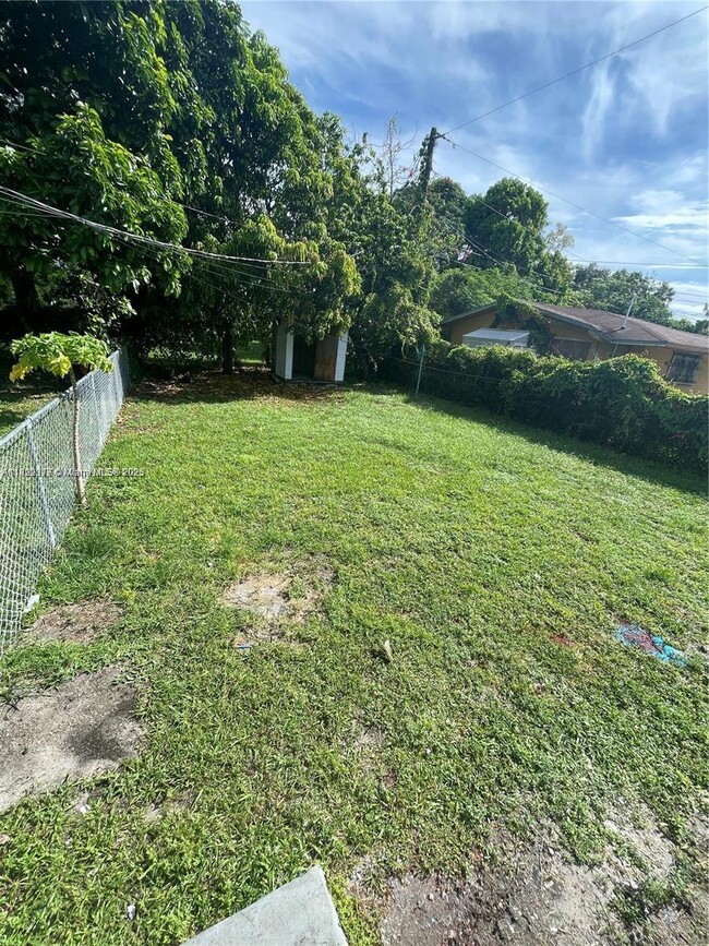 Foto del edificio - 2151 NW 103rd St
