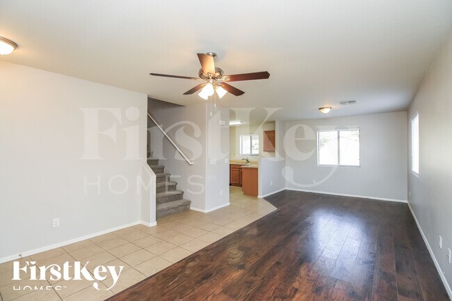 Foto del edificio - 1858 E Omega Dr