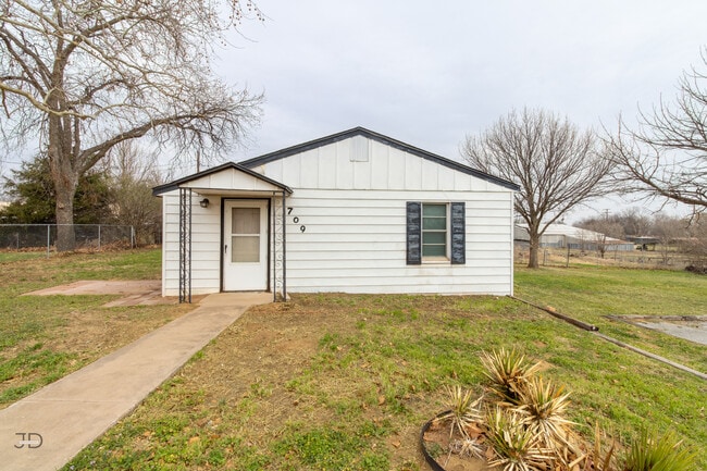 Foto del edificio - 709 E 1st St