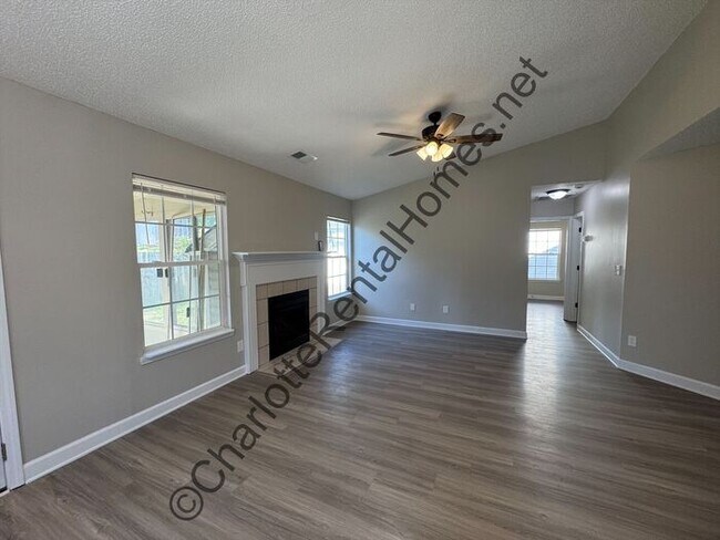 Foto del edificio - Updated ranch home near uptown!