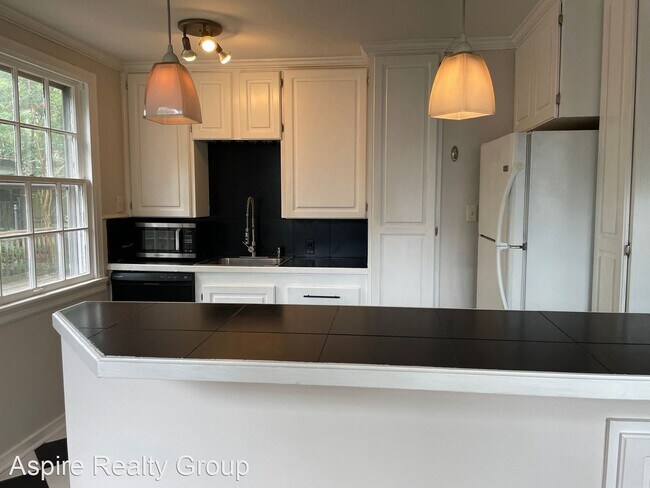 Building Photo - 2 br, 1 bath House - 2311 S Taylor St