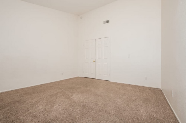 Foto del edificio - 7426 Skander Way