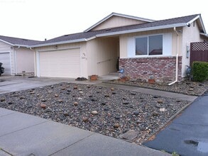 Building Photo - 726 Almond Dr