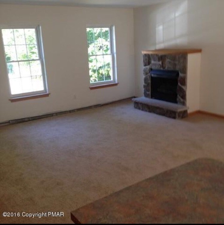 3129 Essex Rd, Tobyhanna, PA 18466 Apartments in Tobyhanna, PA