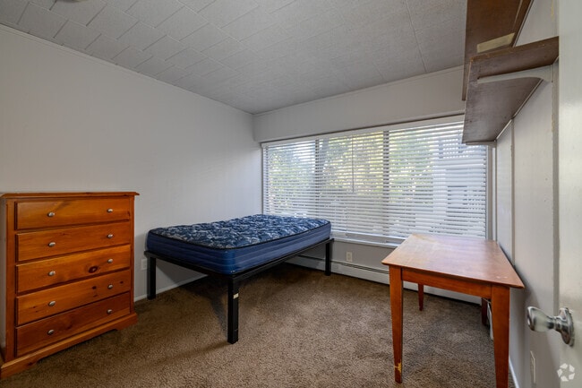 2BR, 1BA - 1,004SF - Second Bedroom - University Plaza