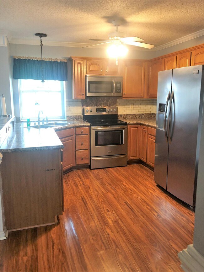 Foto del edificio - 2218 Tree Ridge Rd