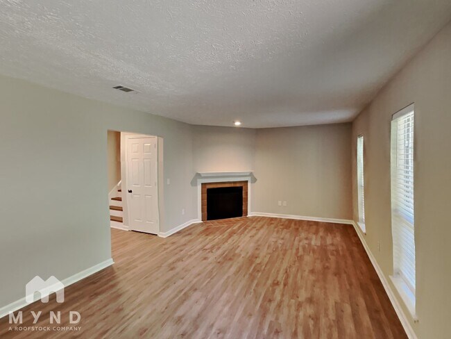 Foto del edificio - 383 Huntington Ridge Dr