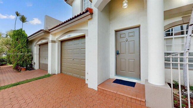 Foto del edificio - 5100 NW 116th Ct