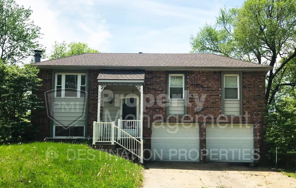 Fully Remodeled Home With A Pool House for Rent in Blue Springs, MO
