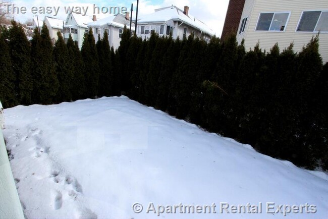 Building Photo - 23-25 Bonner Ave Unit #1