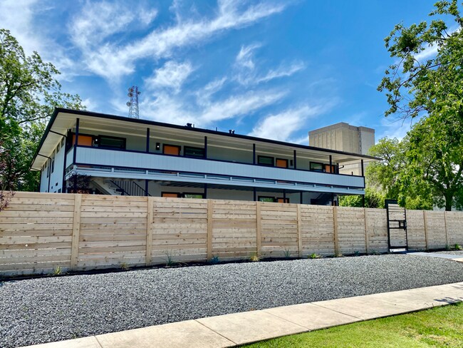 Foto del edificio - 4400 San Jacinto St