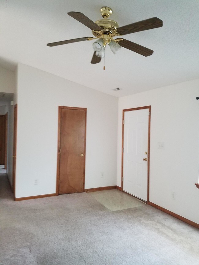 Building Photo - 204 Snowden Ct