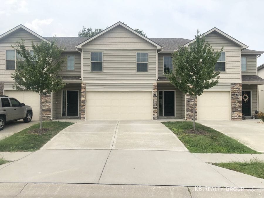 1404 NE Mary Ct, Grain Valley, MO 64029 House Rental in Grain Valley