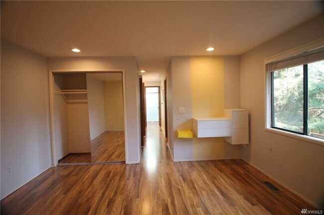 Building Photo - 1620 159th Pl NE
