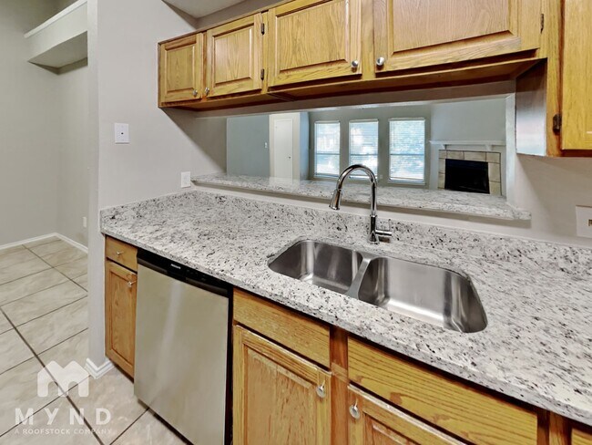 Building Photo - 2501 Whitehurst Dr