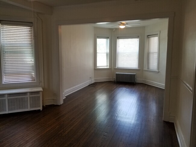 Foto del edificio - 4929 N Western Ave