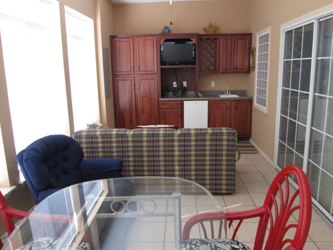 Foto principal - Large 2 Bedroom 2 Bath Garden Level Golf C...