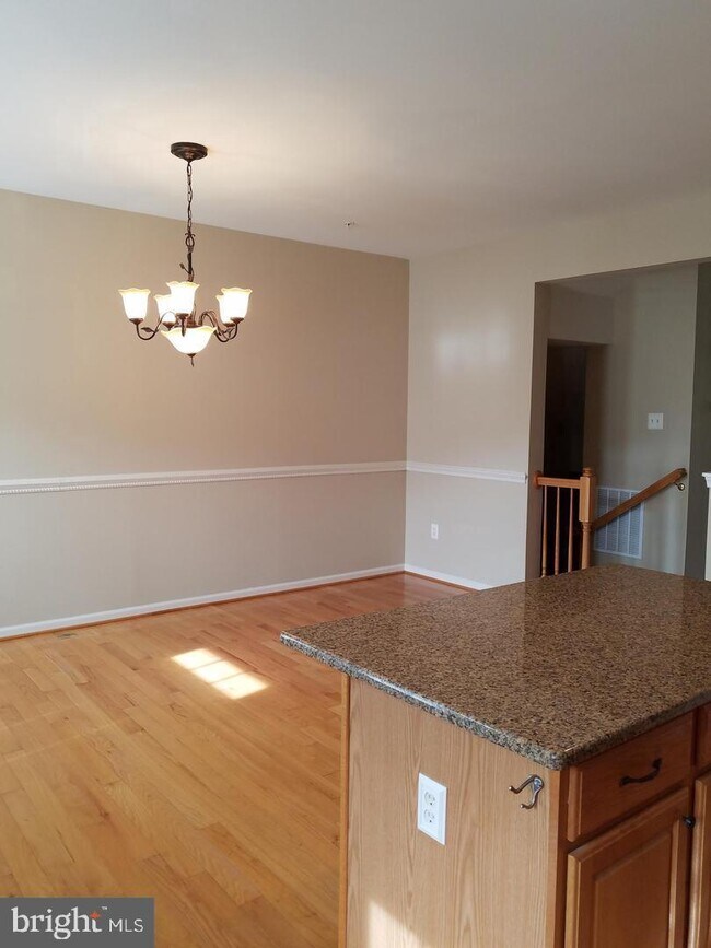 Foto del edificio - 5122 Key View Way