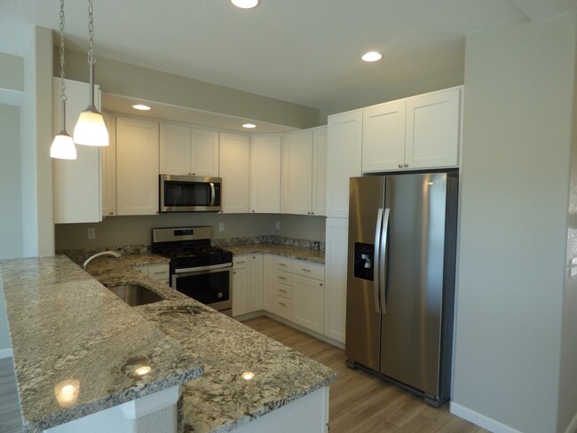 Building Photo - $0 DEPOSIT OPTION. 3 BED/2BATH END UNIT @ ...