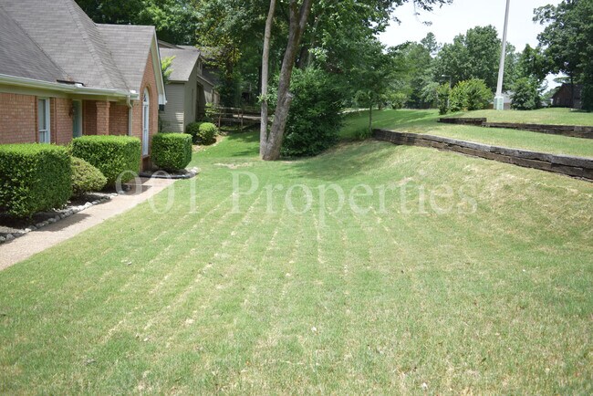 Building Photo - 8269 Trinity Rd