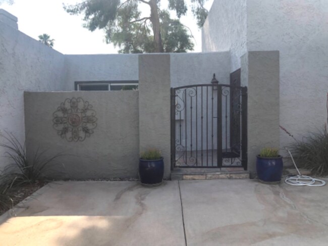 Building Photo - 2120 N Squire Ave