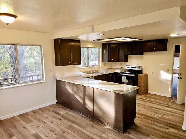 Foto del edificio - RURAL GRASS VALLEY PROPERTY