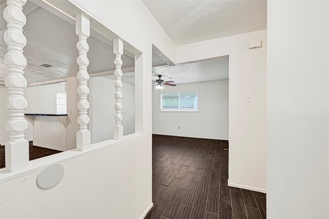 Building Photo - 957 Kerry Dr