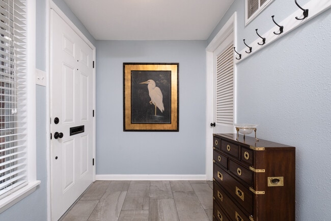 Foto del edificio - 312 Schoolwood Ln