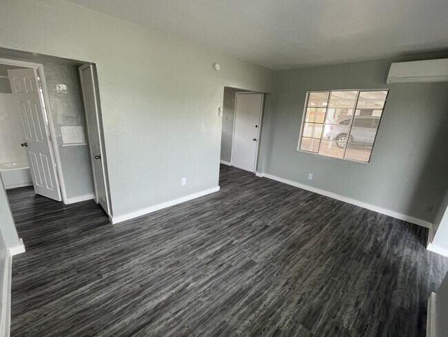 Foto del edificio - Remodeled Two Bedroom In Desirable Historical Tucson Neighborhood!!