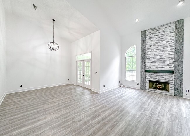 Foto del edificio - 4 BEDROOM 2.5 BATHROOM HOME IN OX-BOTTOM M...