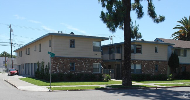 Building Photo - 424 E Pine St