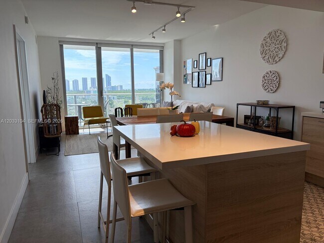 Foto del edificio - 16385 Biscayne Blvd