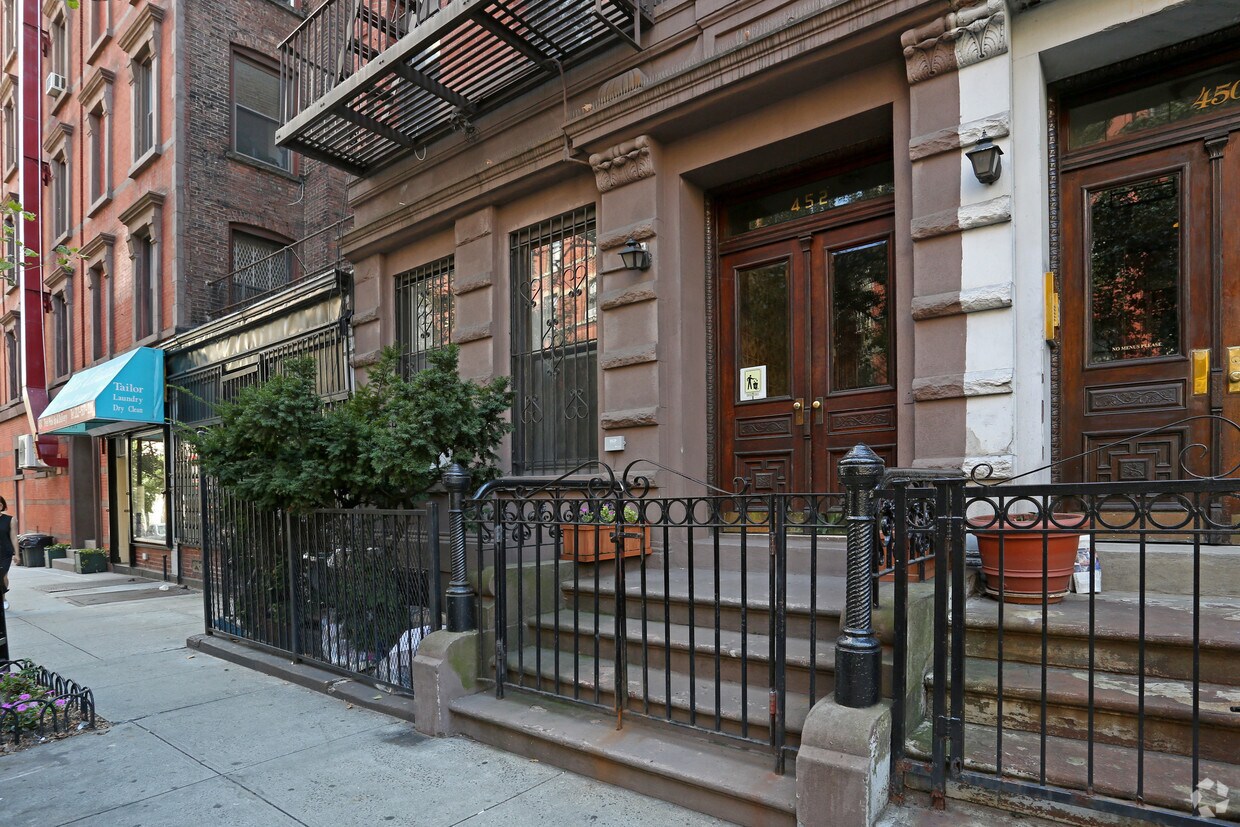 Foto del edificio - 452 E 84th St