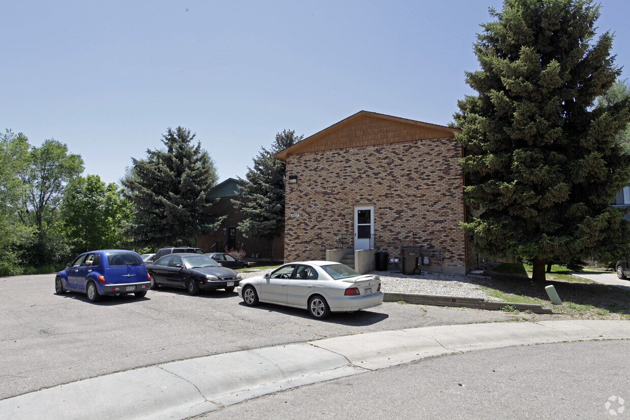 Building Photo - 607 W Alpert Ave