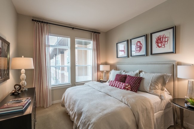 Building Photo - High Point Uptown