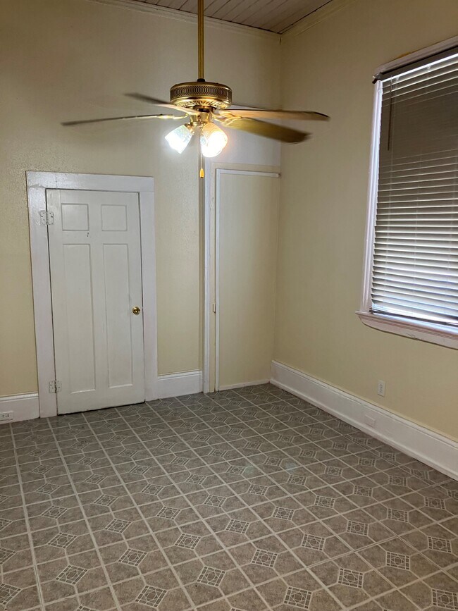 Dormitorio - 1332 Frenchmen St