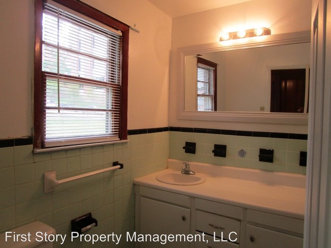 Building Photo - 1401 S Bronough St