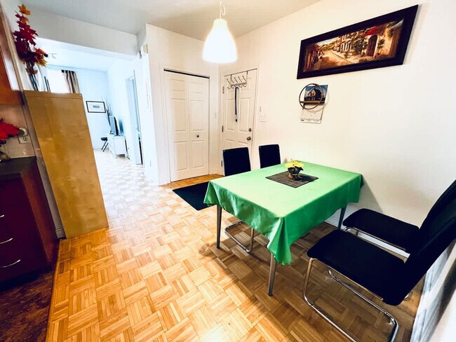 Building Photo - 4846 Rue Sainte-Catherine E